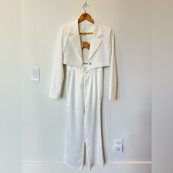 White cropped blazer with shoulder pads & white silk pants. XS - Picture 11 of 12
